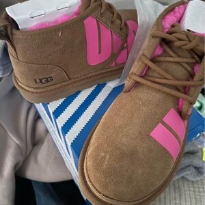 Uggs women’s short boot with hot pink fur and worn a few times
